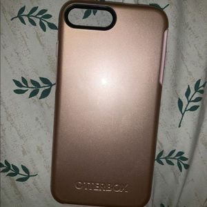 An IPhone otterbox case